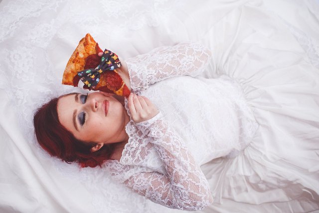 Baltimora, 18enne sposa una pizza: "Ci siamo scambiati gli anelli" 24062110