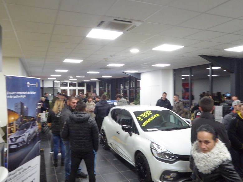 Vendredi soir RDV Renault Sport à Vitrolles (13 ) P1020918