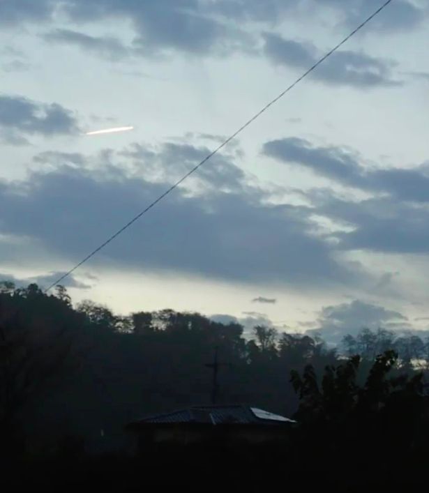 Filmé dans le ciel après le séisme au Japon Man-fi10