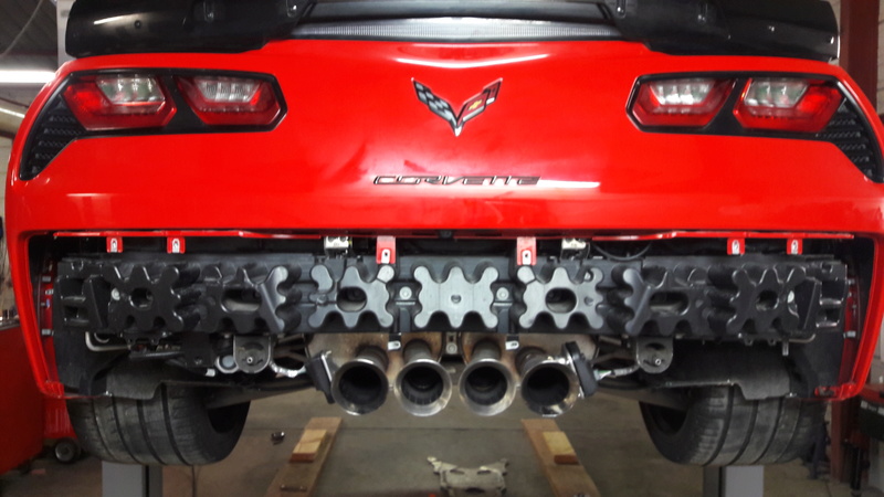 Corvette c7 z06 échappement AKRAPOVIC - Page 3 Vette_17