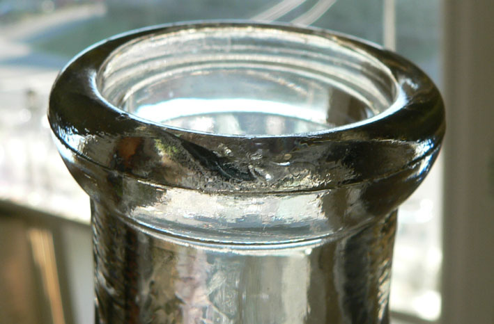 Pinte de lait 'Laiterie DALLAIRE Dairy'; Rouyn, Québec -embossée- Rouyn210