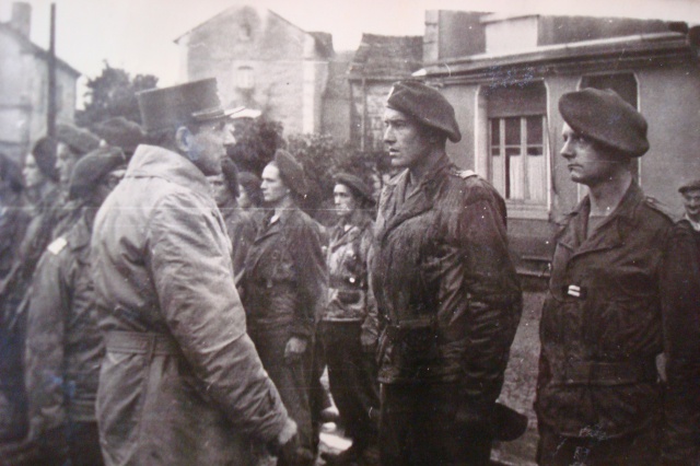 Le Bataillon de Choc 1943/1963. Photos. - Page 2 Belfor20
