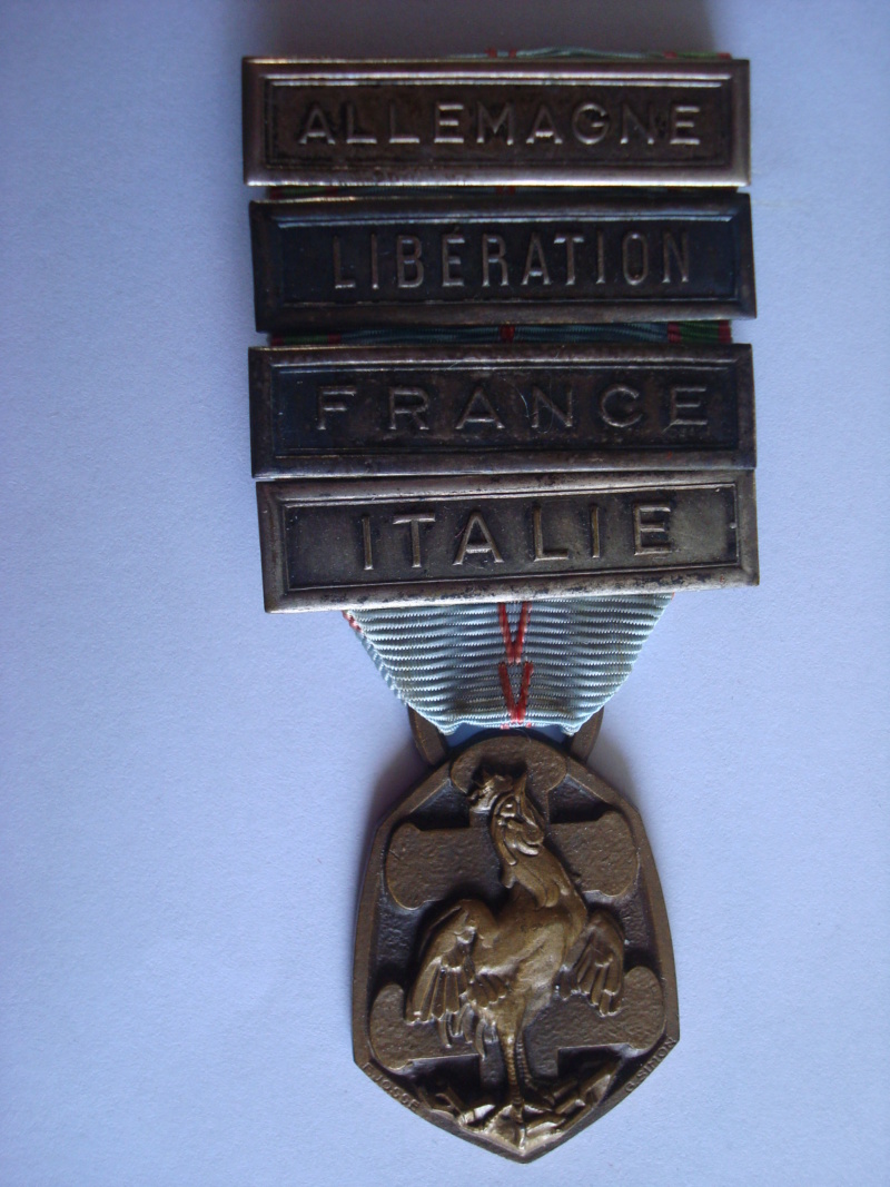 LES DÉCORATIONS, MEDAILLES , AU CHOC 1943-1945. Commzo10
