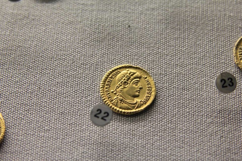 les objets en or du musée de st germain en laye Or1010
