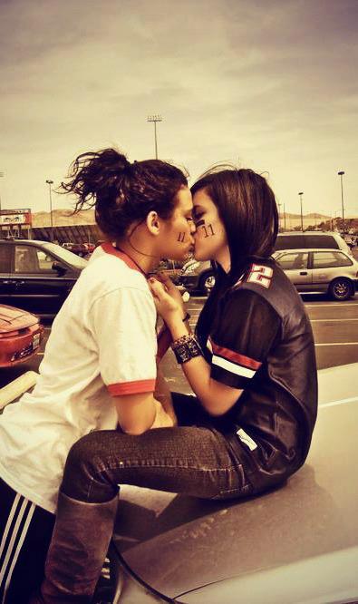 Vos plus belles photos de couples lesbiens - Page 4 56157910