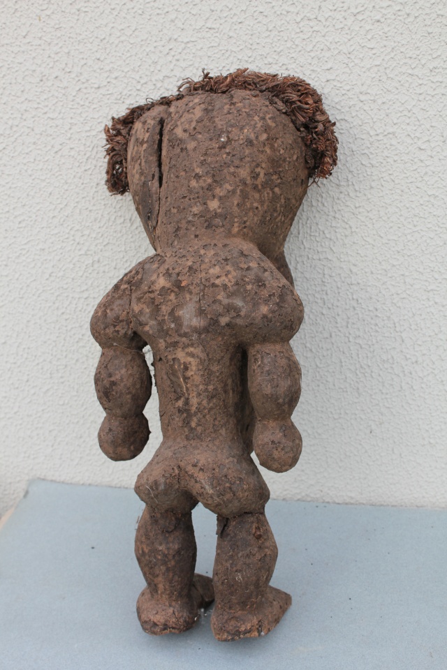 idole, statuette mais d'ou 210