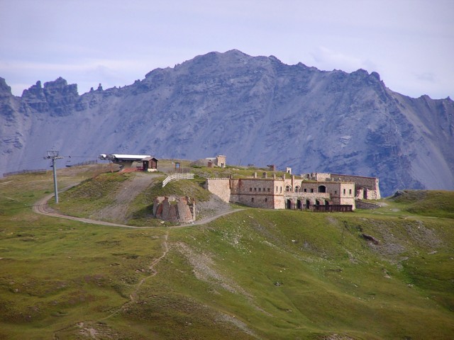 Y en a qui pichent lâchement dans les photos des Alpes !!! Telefe10