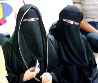 Faut-il interdire la burqa ? Abayas10