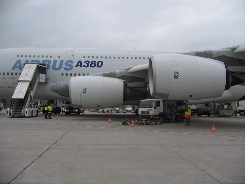 AIRBUS  A-380  LUFTHANSA A0110