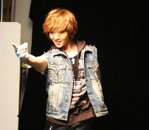 Onew Rock of Ages Musical Mzine-10