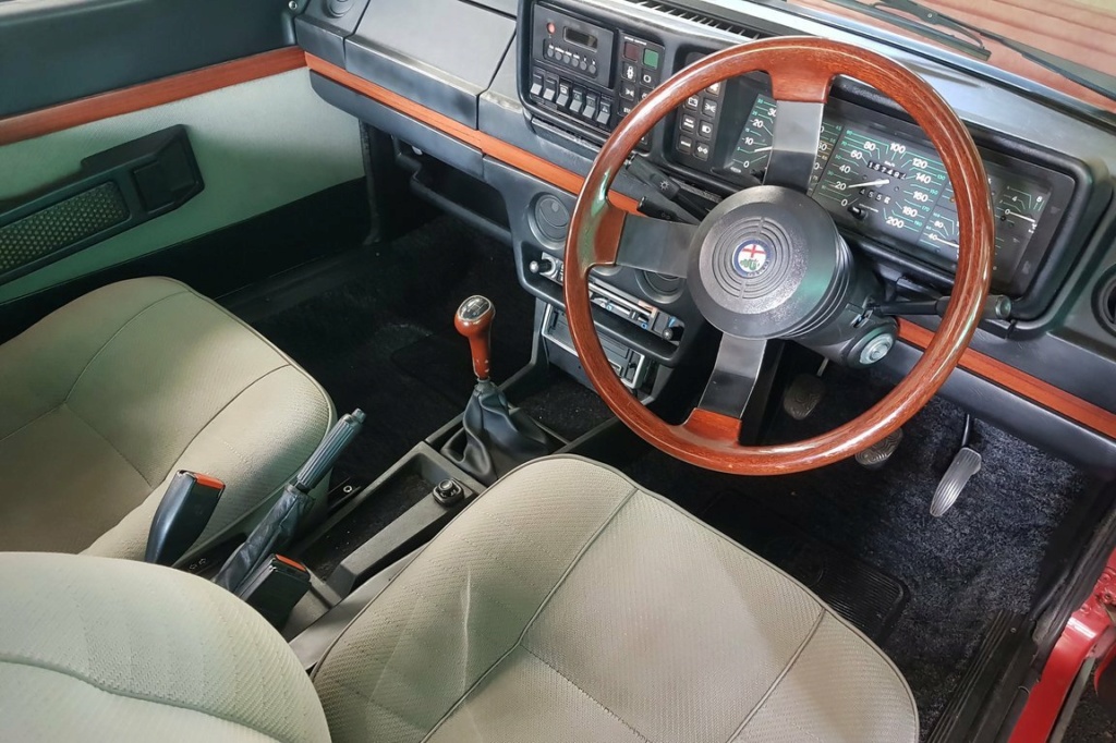 Alfa Romeo Alfetta 159i QO (édition 75e anniversaire) 33210411
