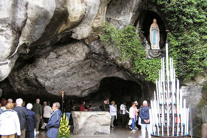 Lourdes: Chiesa riconosce guarigione - Pagina 8 Grotte12