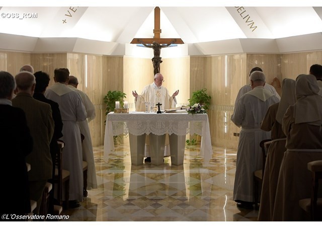 Appel urgent à la Prière pour le Pape François lancé par Mgr Schneider ! Ob_32210