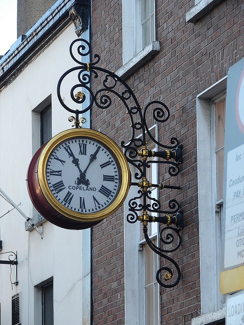 Reçu un beau diapo....Les horloges et pendules des rues..... - Page 40 1a397910