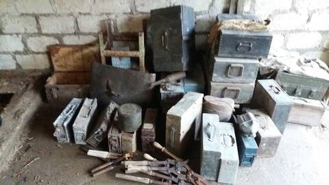 2 3 Caisses En Dependance