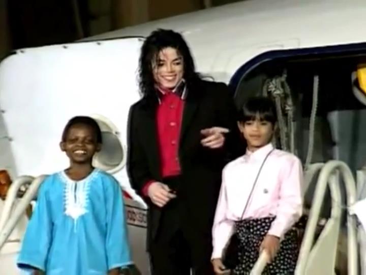 Michael Jackson Conference Heal The World Sarajevo 1992 (LEGENDADO) Chtws111