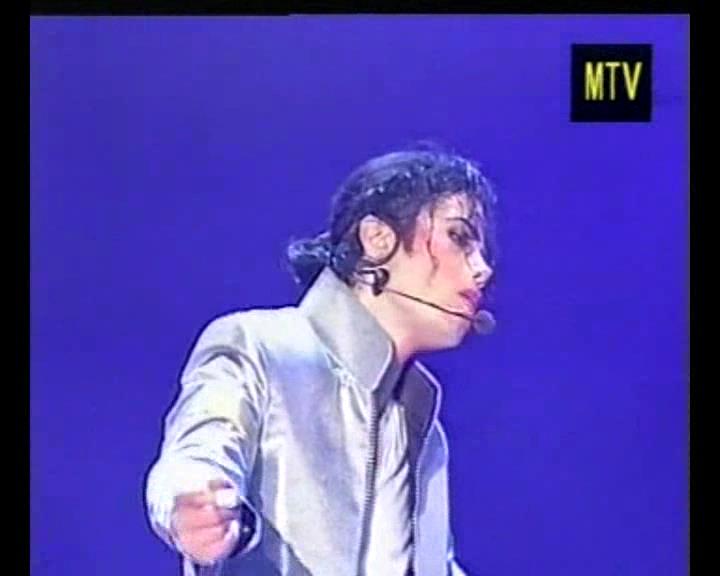 Michael Jackson & Friends Versão Chinesa 1999 "You Are Not Alone" Mj__fr11