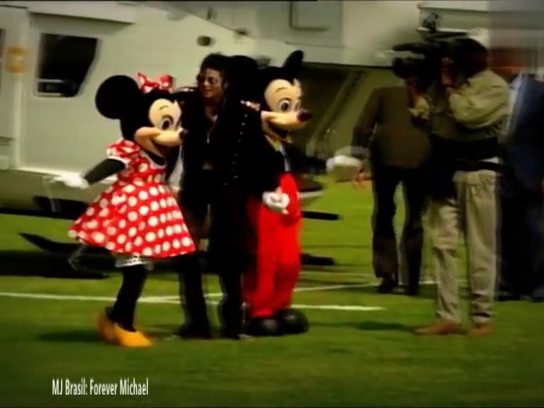 Michael Jackson na Disneyland  e na visita ao Hospital com Mickey & Minnie Mj_dis12
