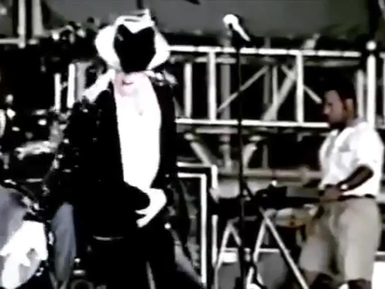 Rare Footage Of Michael Jackson Rehearsing "Billie Jean" Rfomjr10