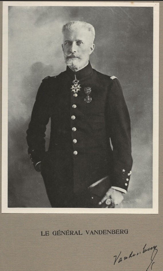 Général Vandenberg Vanden12