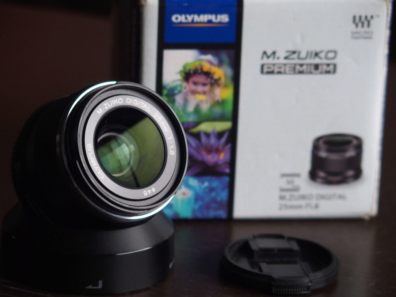 [VENDU]Objectif Olympus 25mm f/1.8 black complet avec boîte P1270312