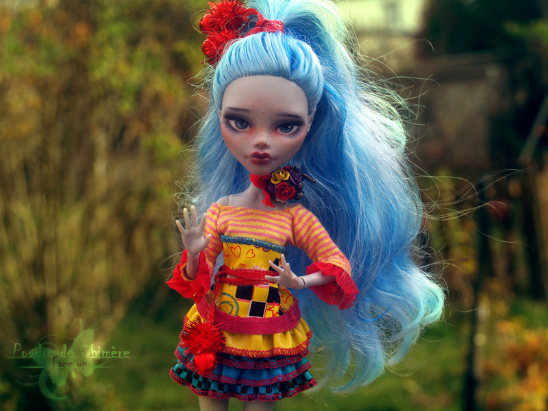 Monter High repaint - Deux draculaura bien différentes - Page 5 Ghouli13