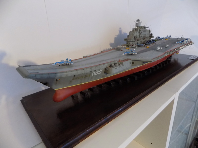 Admiral Kuznetsov PA Trumpeter PE WEM/GMM 1/350 par horos Dscn0213