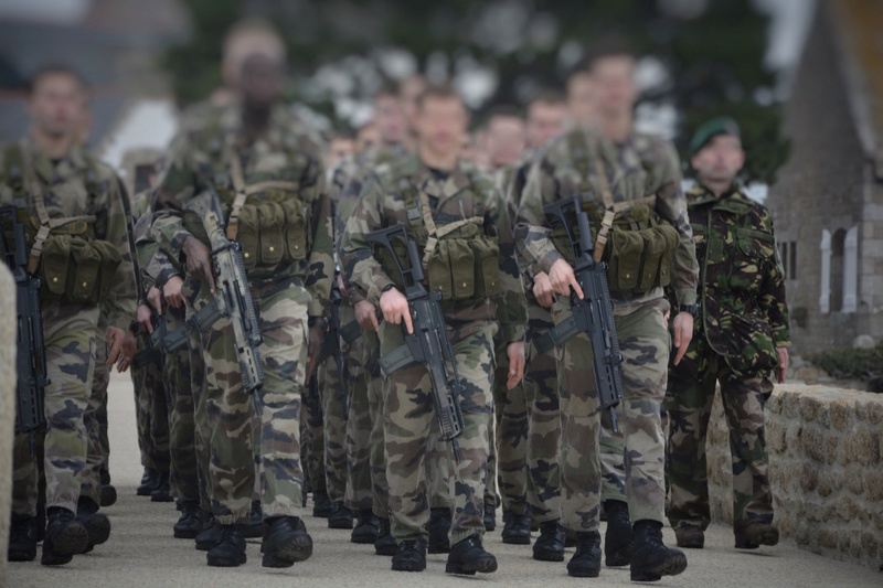 Armée Française / French Armed Forces - Page 29 013