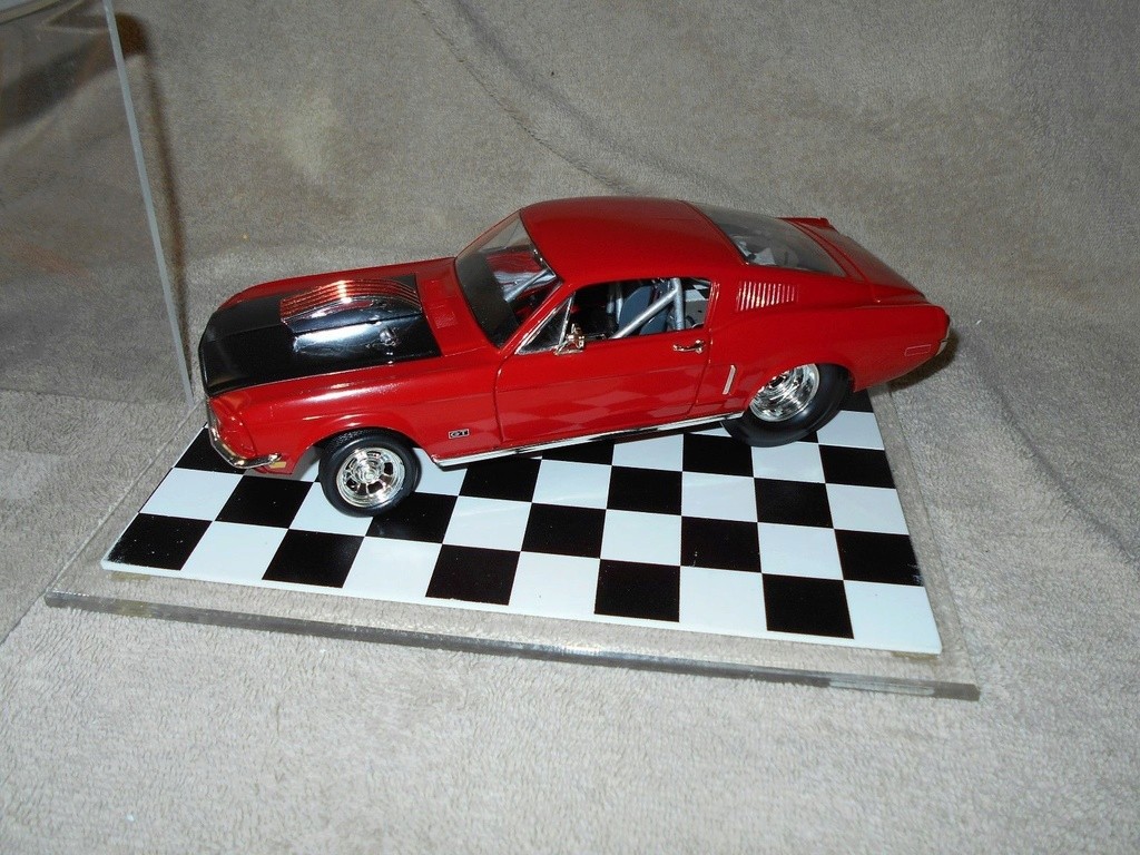 Mustangs 1968 à l'échelle 1:18  _57_110