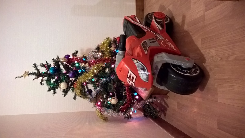 Ca vous dit un petit concours photo sur le thème de Noël et la moto ? - Page 2 Wp_20114