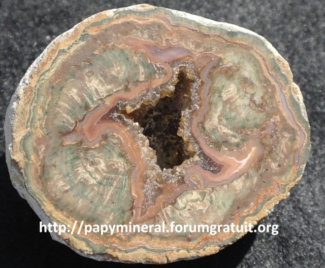 LITHOPHYSES AGATES DE L'ESTEREL FREJUS - Page 2 Sans_t31