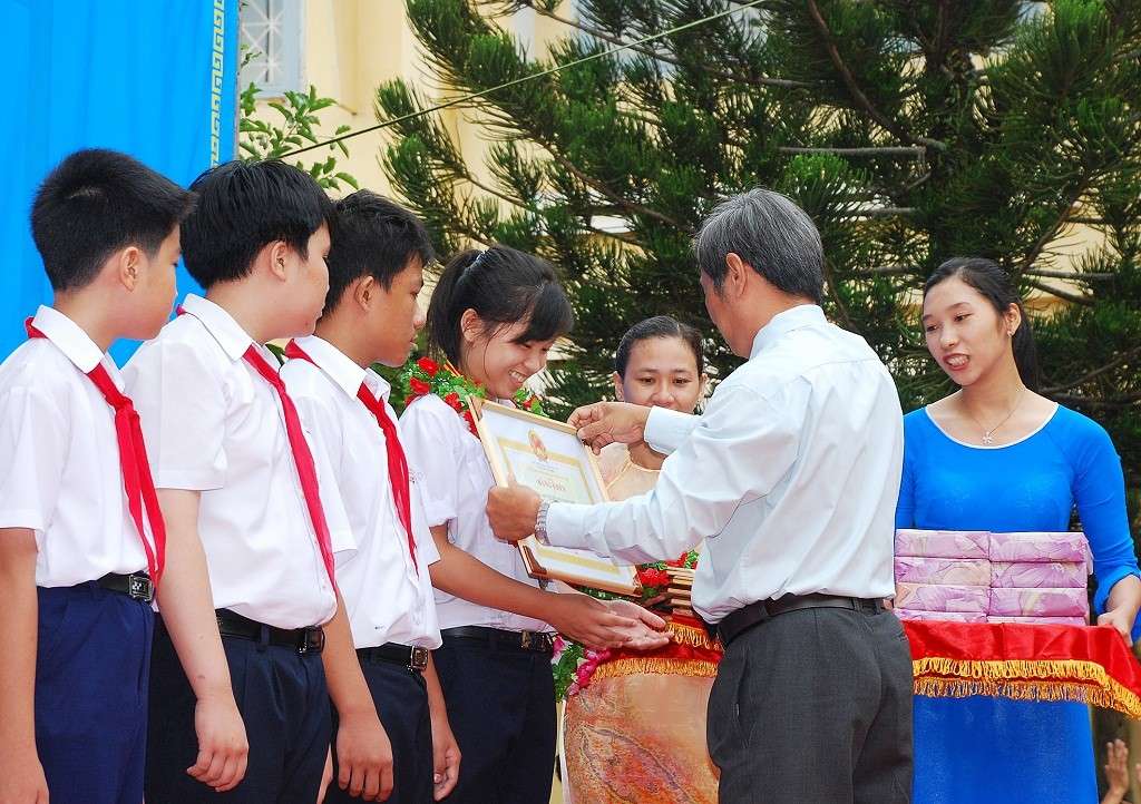 Chương trình Lễ khai giảng năm học 2012 - 2013 qua hình ảnh Dsc_8453