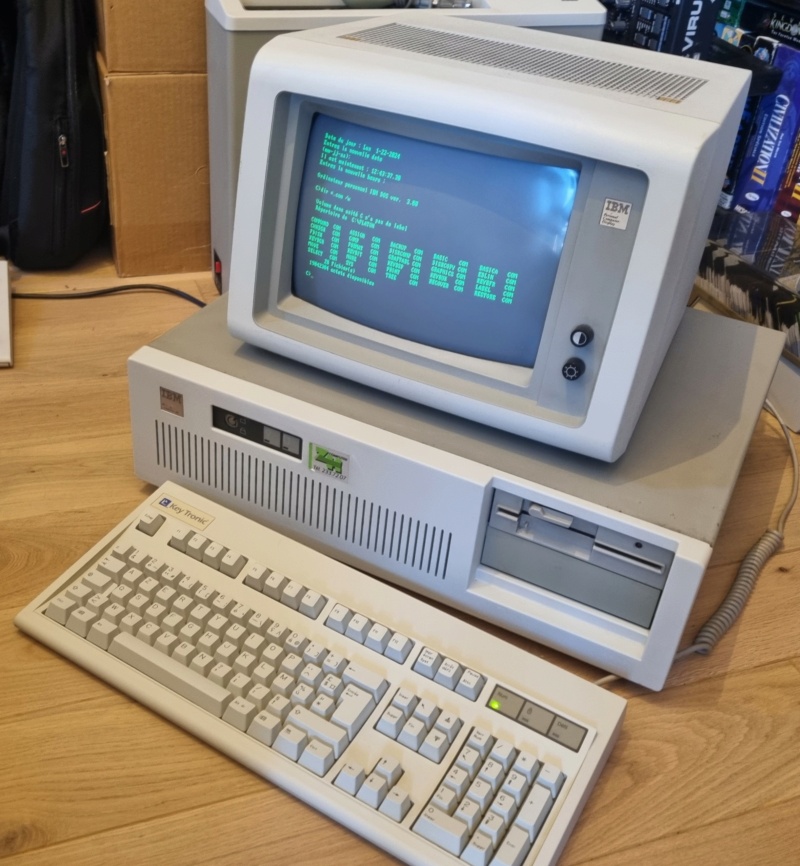 IBM PC AT 5170 + deux écrans IBM 5151 + clavier M  20240111