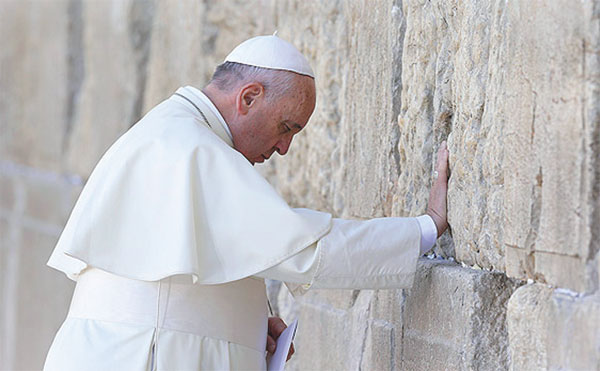 Bergoglio reçoit le congrès juif mondial - Page 9 Pope_f10