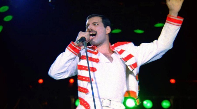 Freddie Mercury est mort il y a 25 ans . Mais-q10