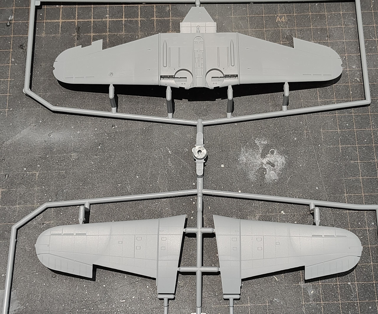 [Flyhawk] 1/72 - Douglas SBD-3 Dauntless   Dauntl23