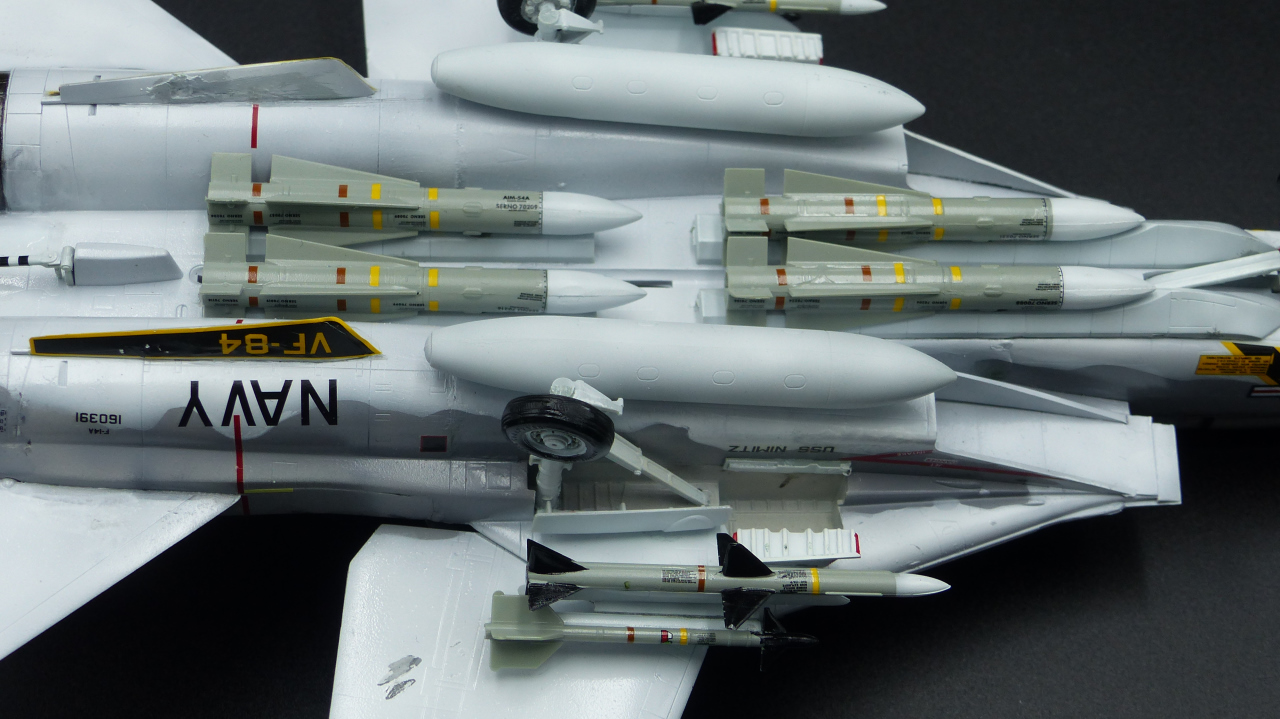 F-14A Academy  1/72  VF-84  (1981) - Montage Duo F14a_129