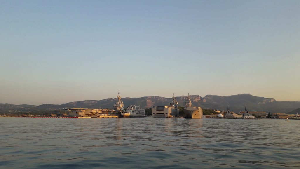 [Les Ports Militaires de Métropole] Visite de la rade de Toulon - Page 16 20200163