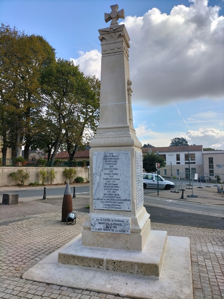 [ Histoires et histoire ] Monuments aux morts originaux Français Tome 2 - Page 27 Img20364