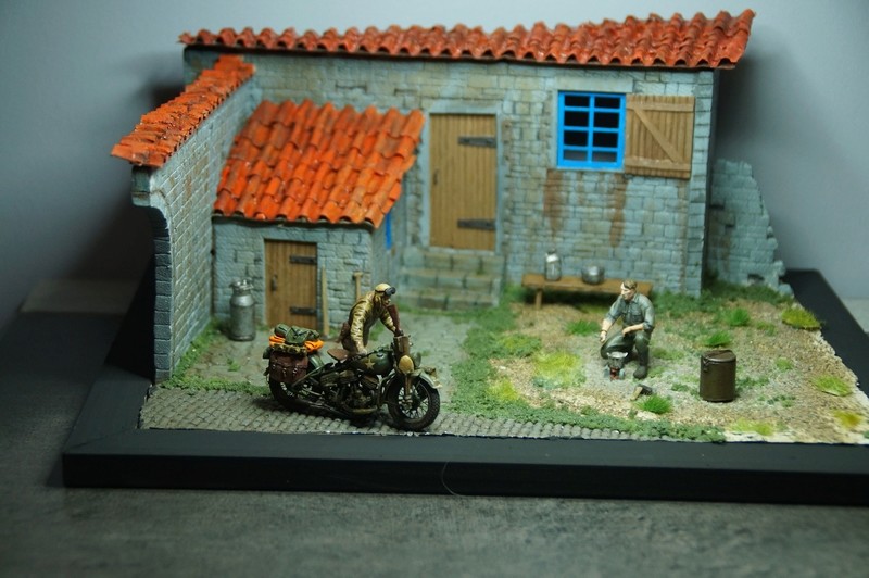 Un motard au village italien au 1/35 111