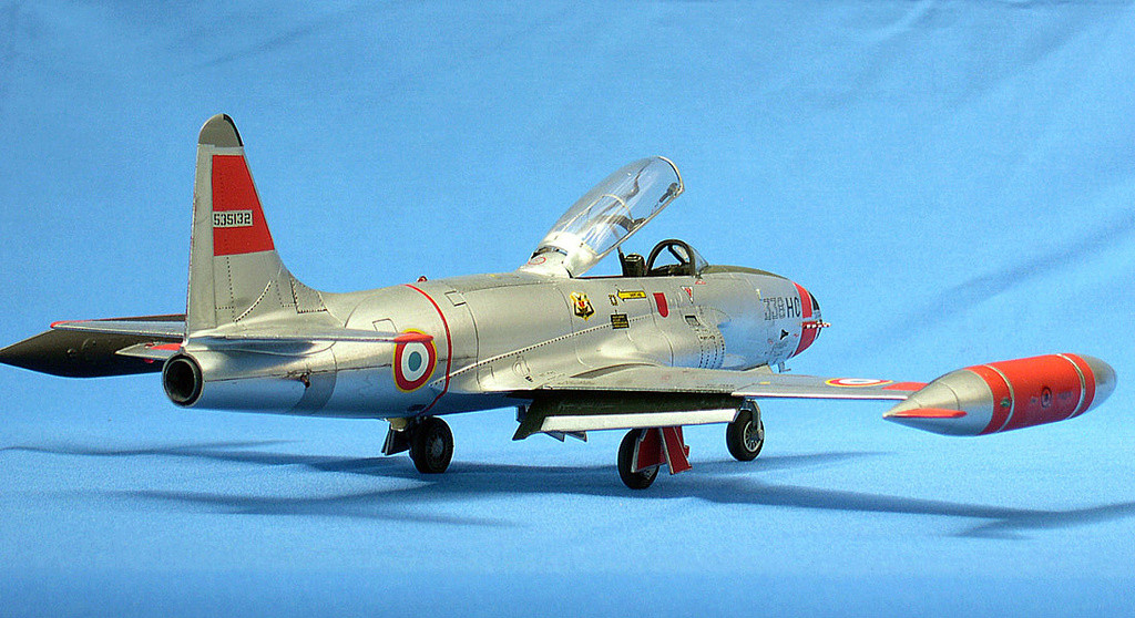 [Great Wall Hobby] 1/48 - Lockheed T-33 Shooting Star (tbird) Dscn2910