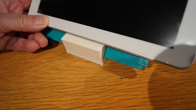 Ein Ständer für Tablets aus dem 3D-Drucker von guennie Dsc08922