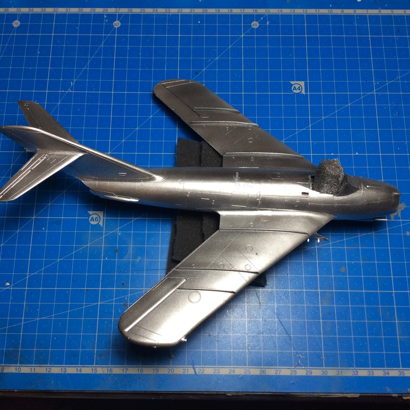 MIG 17F-Hobby Boss-1/48 - Page 2 Img_2117