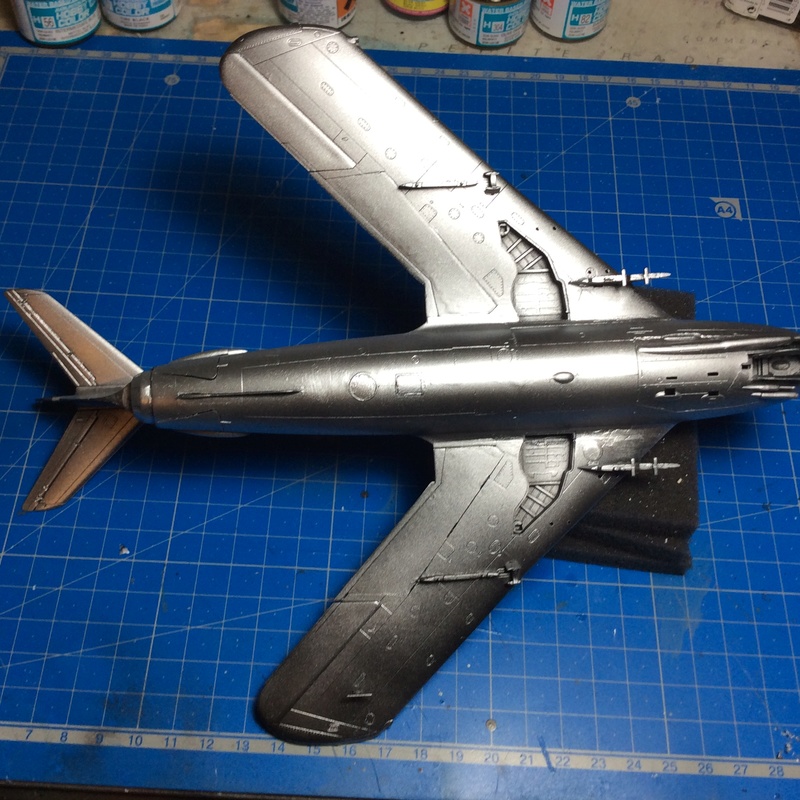 MIG 17F-Hobby Boss-1/48 - Page 2 Img_2118
