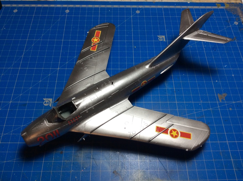 MIG 17F-Hobby Boss-1/48 - Page 2 Img_2144