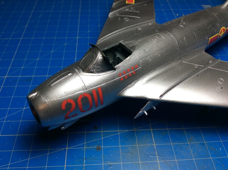 MIG 17F-Hobby Boss-1/48 - Page 2 Img_2145