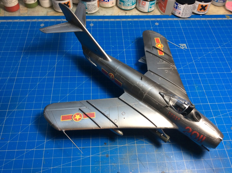 MIG 17F-Hobby Boss-1/48 - Page 2 Img_2225