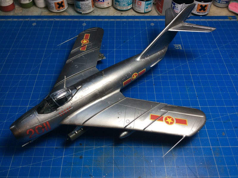 MIG 17F-Hobby Boss-1/48 - Page 2 Img_2226
