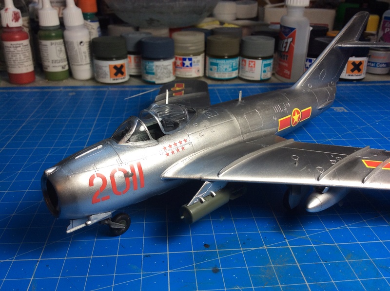 MIG 17F-Hobby Boss-1/48 - Page 2 Img_2227