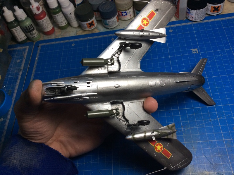 MIG 17F-Hobby Boss-1/48 - Page 2 Img_2228
